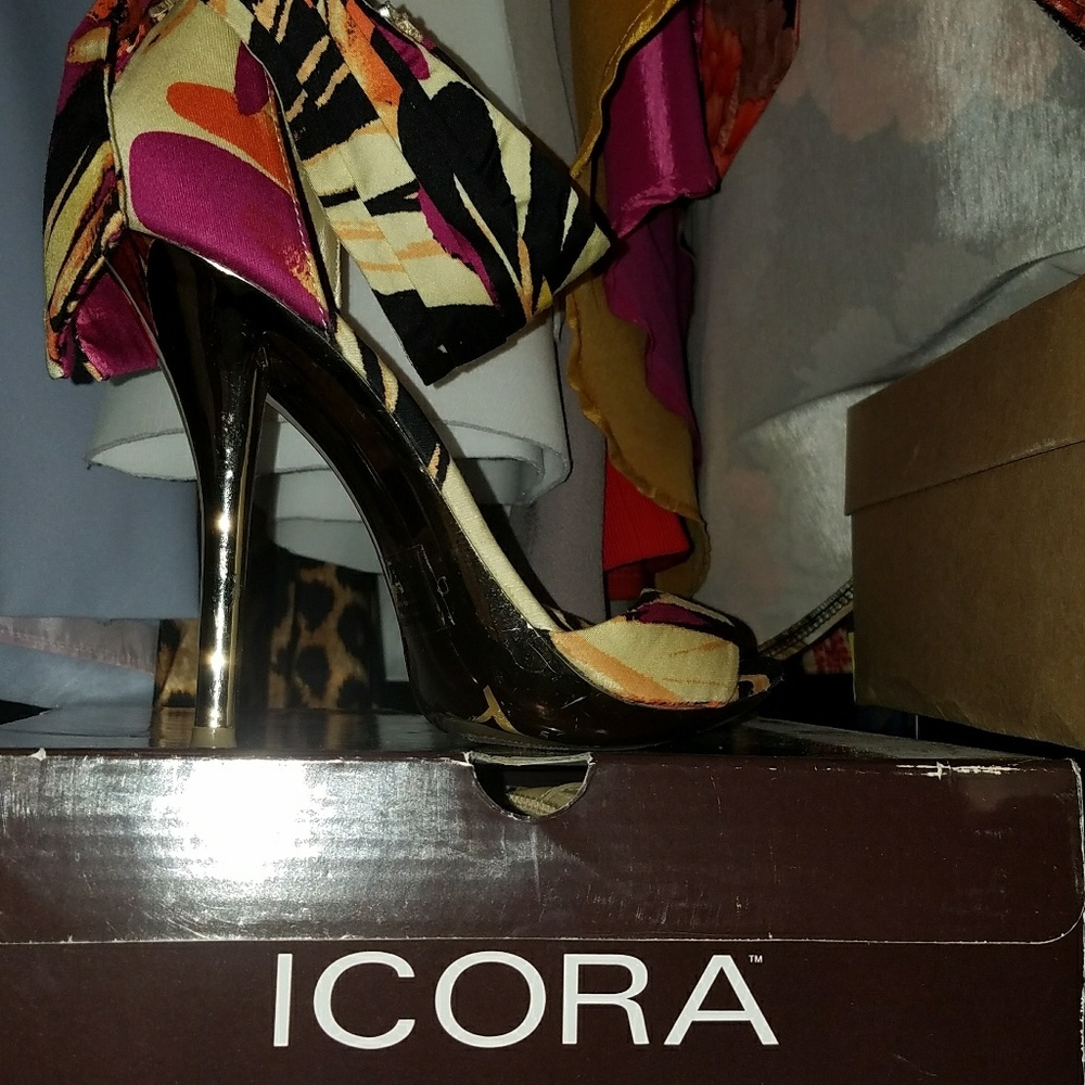 Shoes - Picture 7 of 8